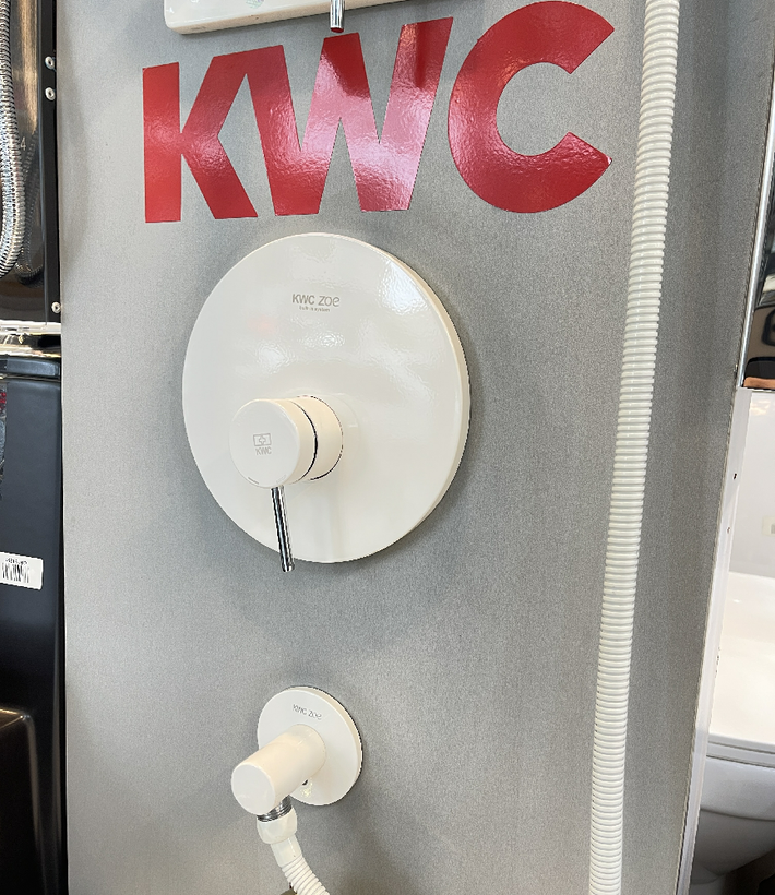 توالت سفید زو